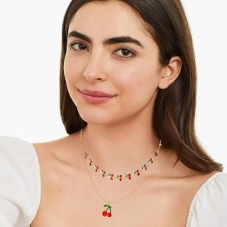 collier en forme de cerise mignon